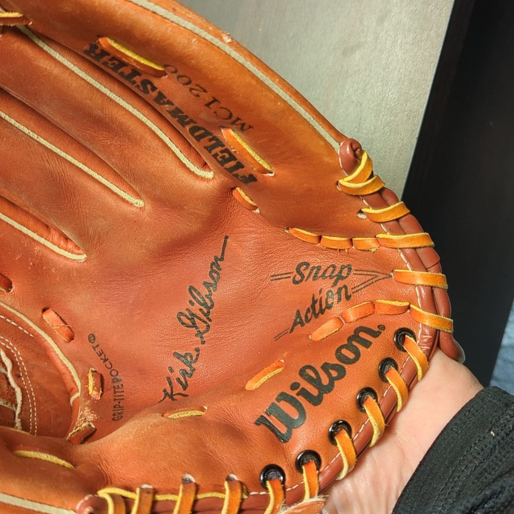 Kirk Gibson model Wilson mitt (RH)